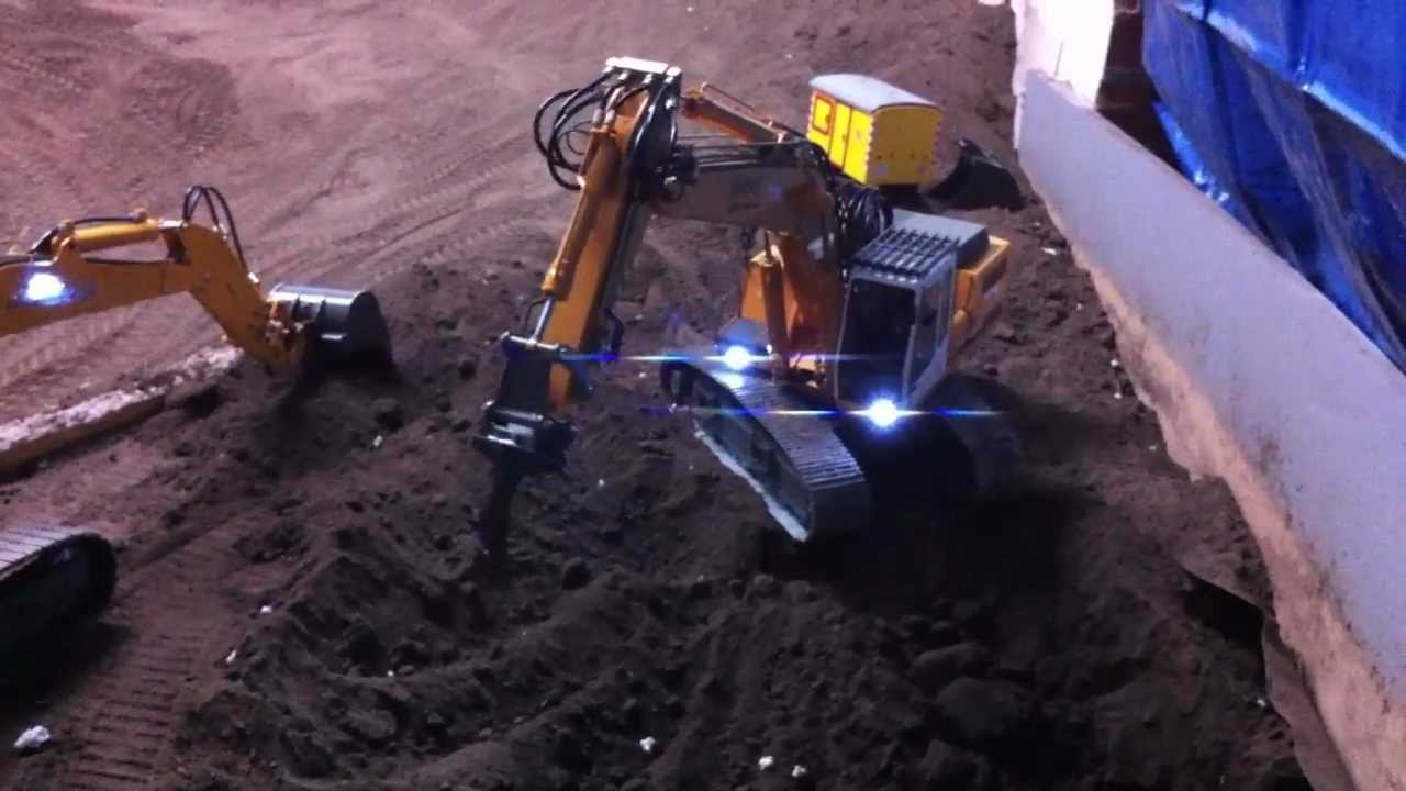 Liebherr 944B working with Ripper - YouTube