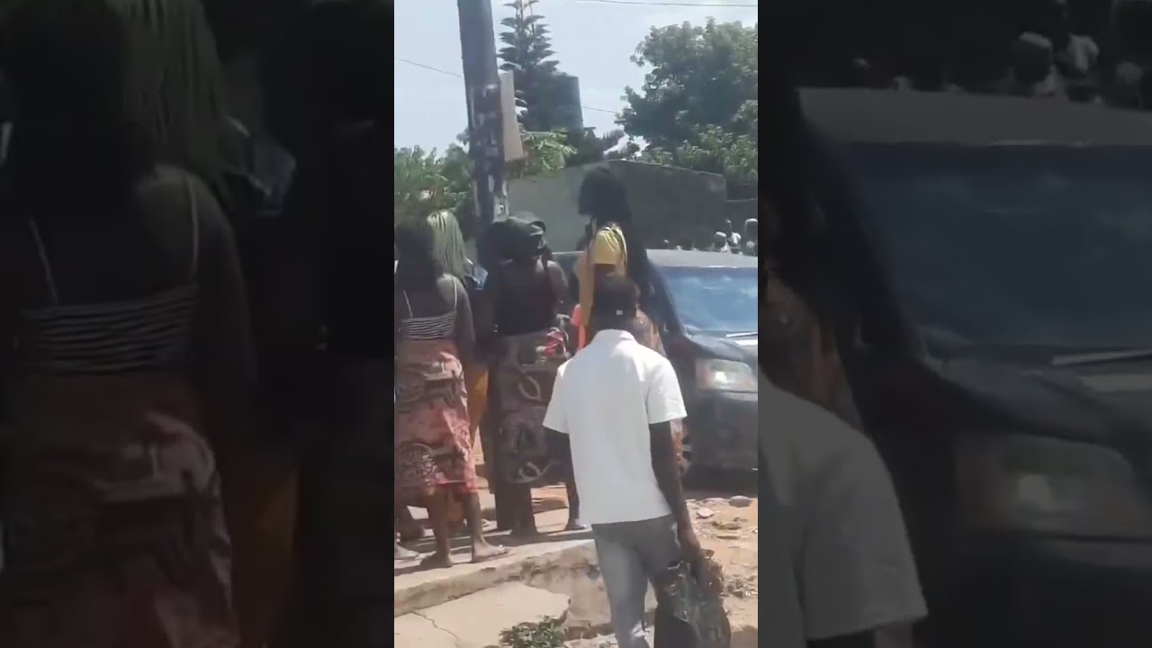 Residentes do bairro Polana Caniço B, na cidade de Maputo, foram deixar caixã0 no posto policial