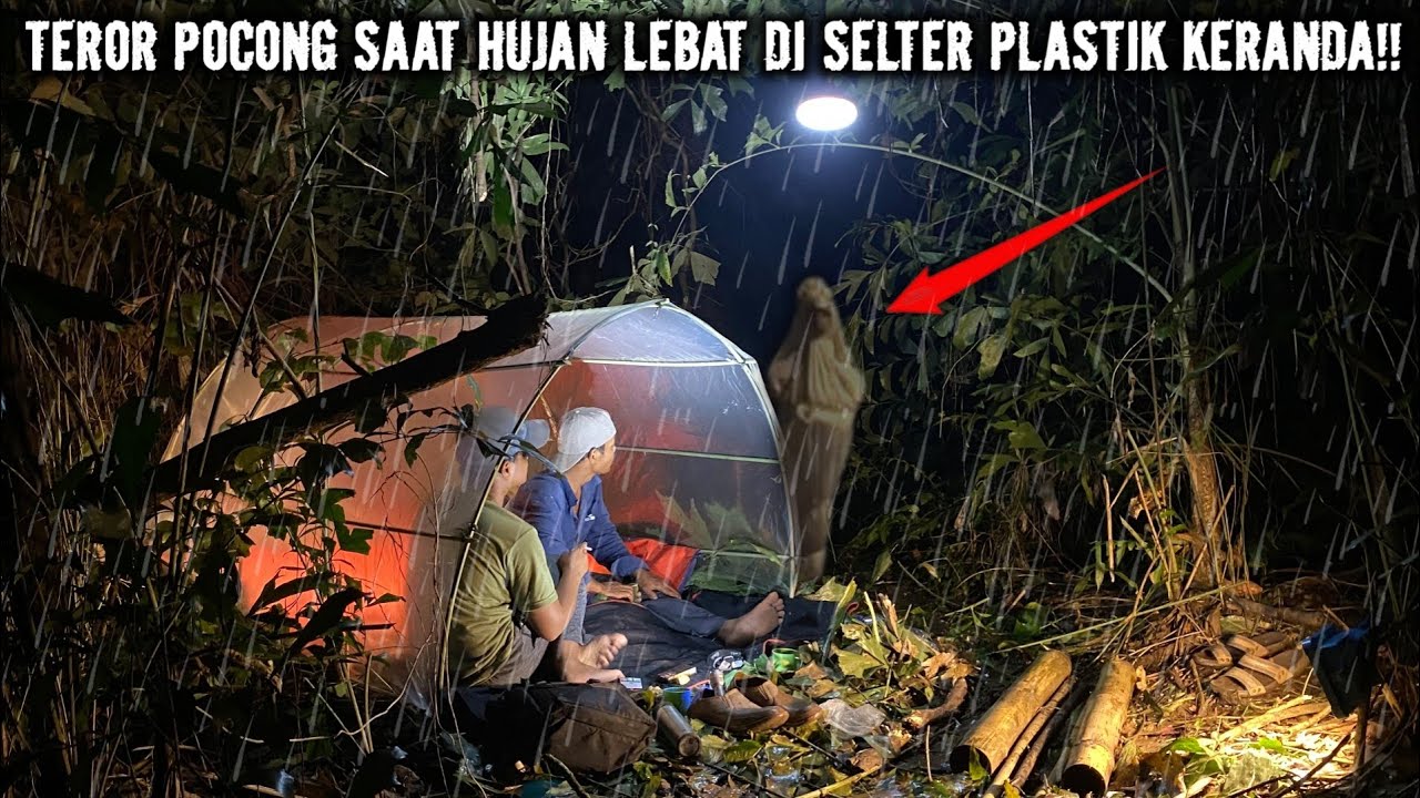 CAMPING HOROR BUAT KEMAH PLASTIK KERANDA DI HUTAN BELANTARA SAAT HUJAN LEBAT DI SAMPERIN POCONG!!