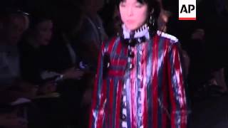 Louis Vuitton show off latest womenswear collection at star-studded show in Paris screenshot 5