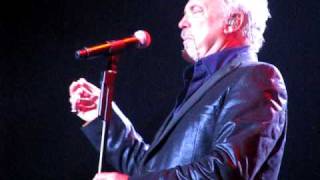 He'll have to go (put your sweet lips) - Tom Jones - LG Arena - October 2009 chords