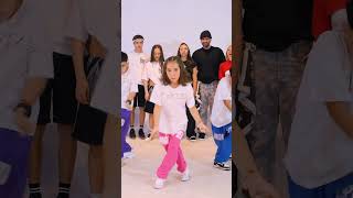 Miren La Acud De Renata En Este Baile