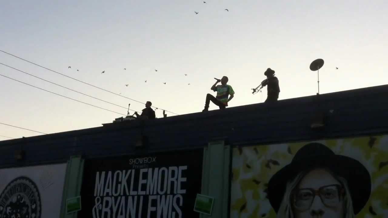 MACKLEMORE & RYAN LEWIS - &quot;THRIFT SHOP&quot; - EASY STREET RECORDS ROOFTOP SEATTLE - YouTube