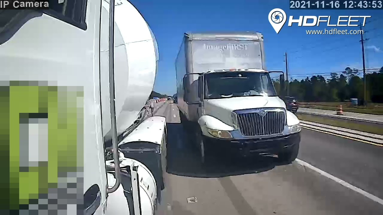 Sideswipe Accident Captured on Dash Cam