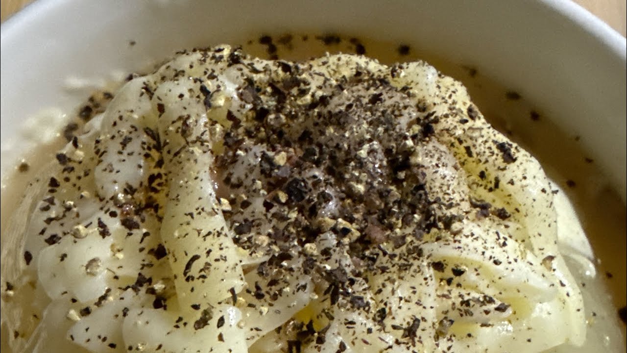 新玉ねぎ丸ごとケンセメ（コンソメ）スープとサラダ3種cooking onion soup salad