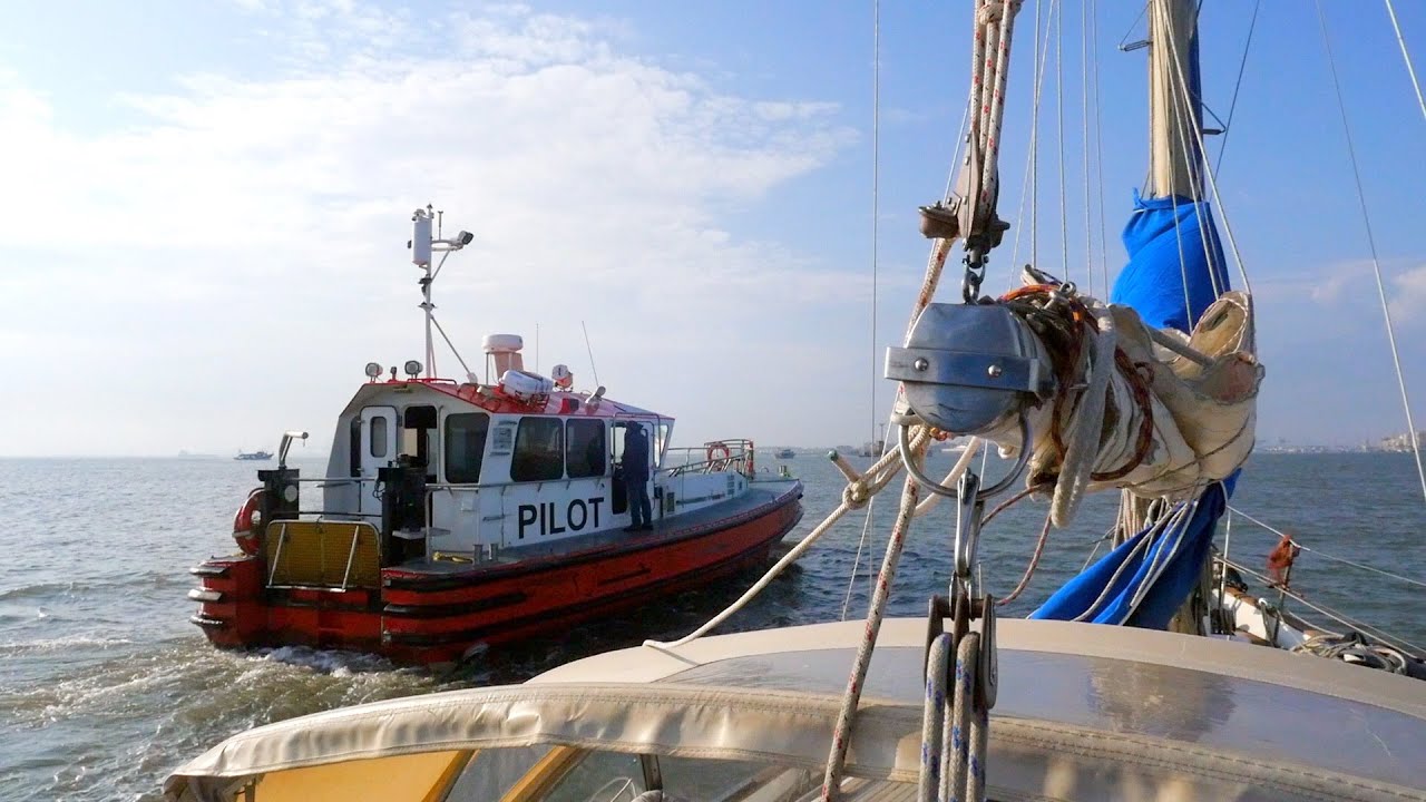 can you sail a yacht through the suez canal