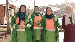 Manyah Gibi Seviyor Gülmek Garanti