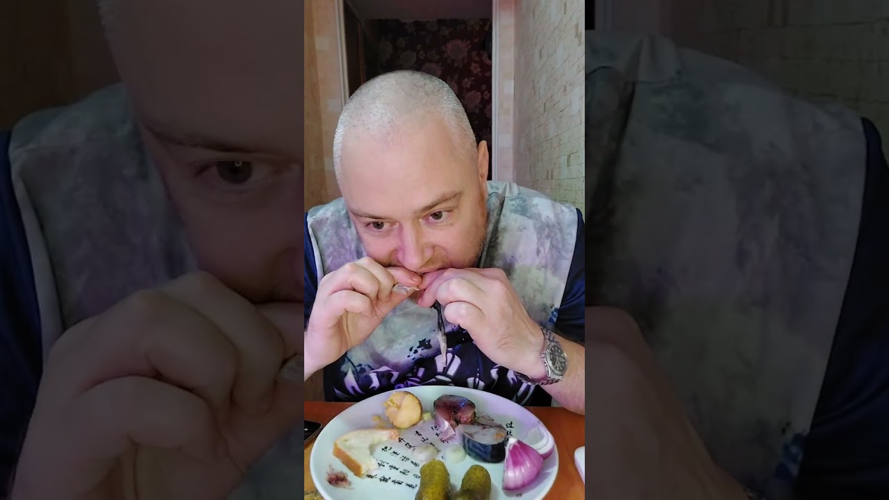 Ответы на вопросы. Малосольная скумбрия с картошкой и с луком. Мукбанг, еда на камеру. Россия.