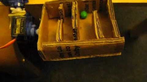 Arduino - control 2 servos to navigate a small maze