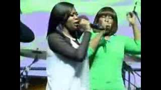 Video-Miniaturansicht von „Tela Robinson leading worship @ New Life Covenant“