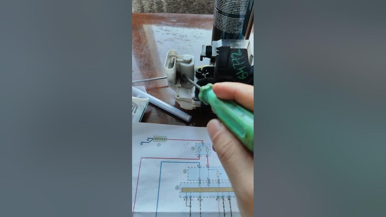 Фиат Альбеа проблема с замком двери - YouTube