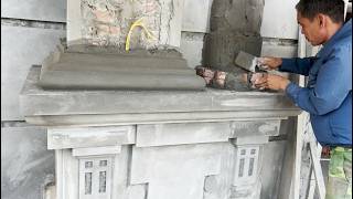 Construction of massive column bases for the second-floor porch of a beautiful castle.