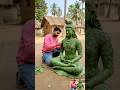 कमाल की कला! असली पत्तों से बना दी भगवान श्री कृष्ण की जीवित मूर्ति 🌿😱#shorts #कृष्णा #leafart #art