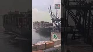 How’s my parking? Containership crashes into cranes at Turkish port 🚢🏗 #turkey