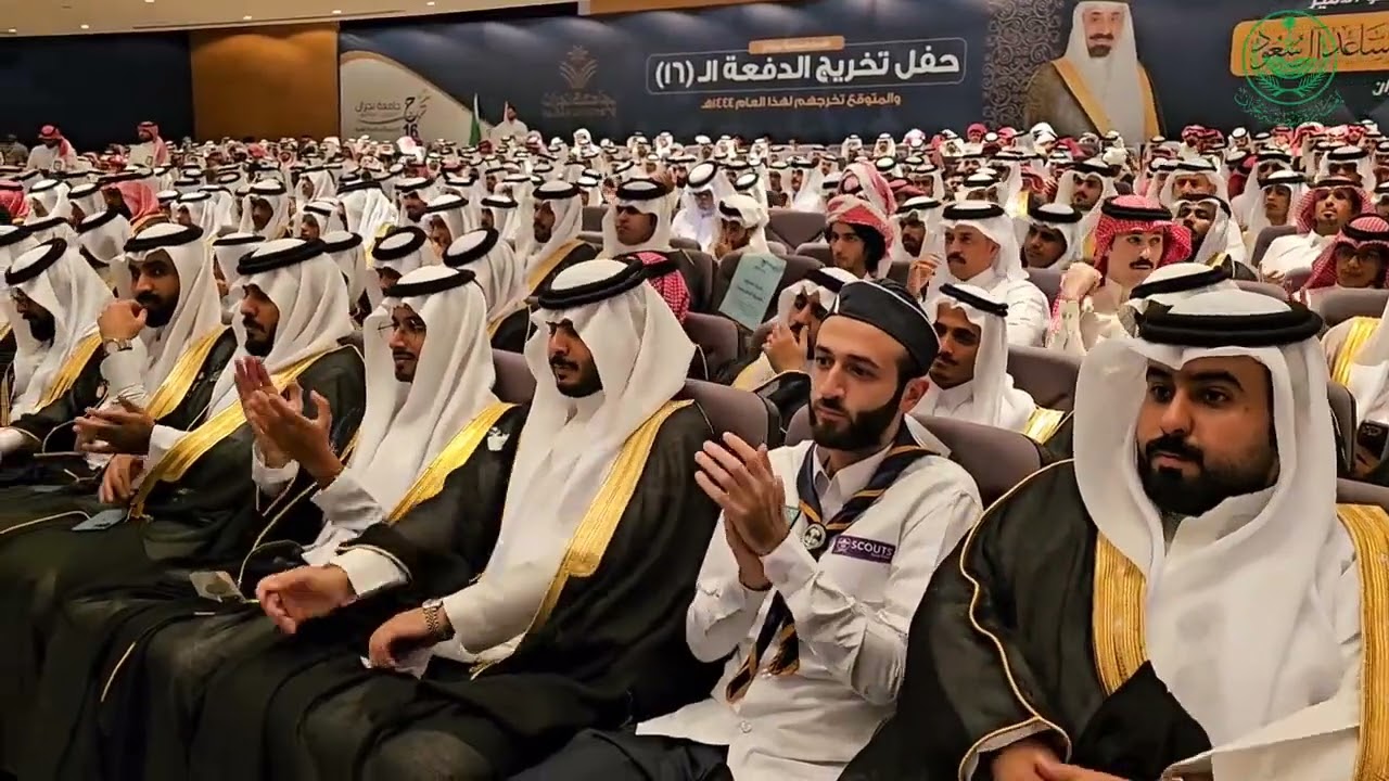 سمو الأمير جلوي بن عبدالعزيز يرعى حفل تخريج 5642 طالباً وطالبة بجامعة نجران