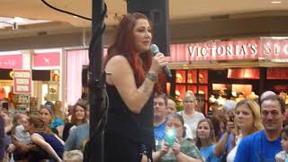 Tiffany "Right Here" (Live at Mid Rivers Mall in St. Peters Missouri 10-14-2017)