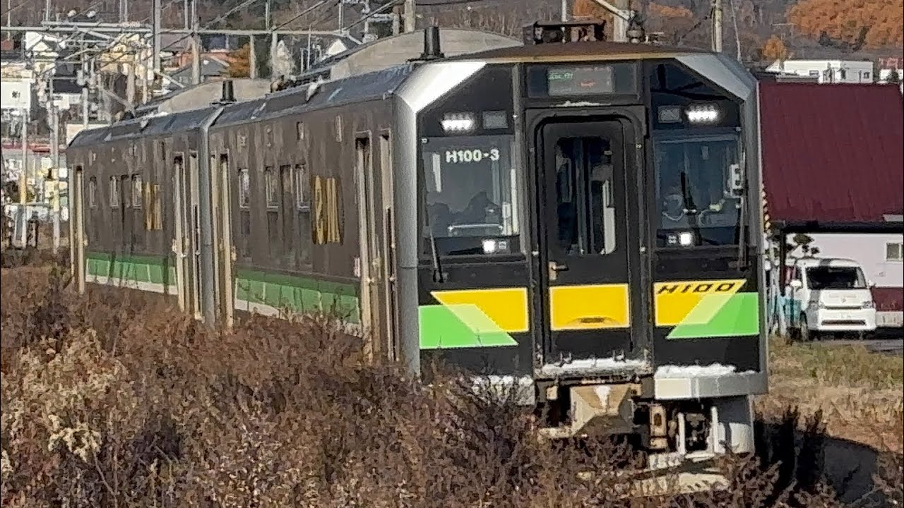晩秋の近文駅を発着する岩見沢行き普通列車2358M、旭川行き普通列車