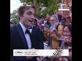 Robert Pattinson signe des autographes à ses fans au Festival de Cannes 2025 !