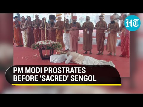 PM Modi bows