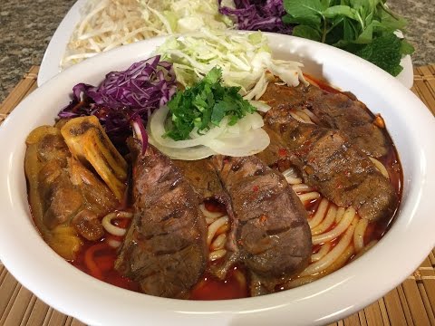 how-to-make-bun-bo-hue-vietnamese-spicy-beef-noodle-soup-food-recipes