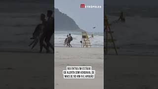 Rio entra em estágio de alerta com vendaval de mais de 90 km/h e apagão