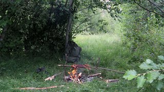 Поход в лес,шалаш укрытие,мясо на костре.Hike to the forest, shelter hut, meat on the fire.