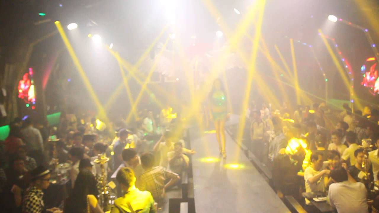 Klub One, DJ Trang Moon - Queen of the night