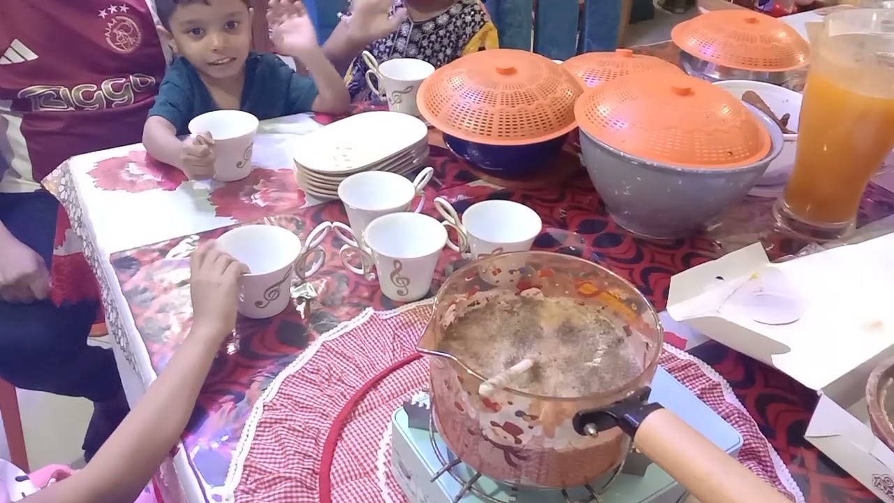 রাতে খাবার খেয়ে সবার সাথে চা বানিয়ে খেলাম 