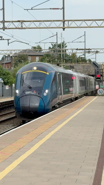 AVANTI CLASS 805 at Watford junction at SPEED .
