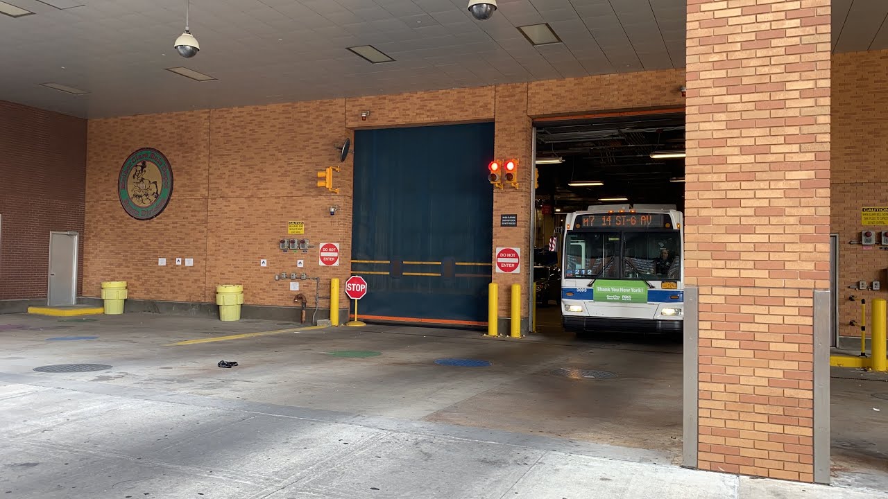 Orion7 Ng on the M7 leaving Mother Clara Hale Depot