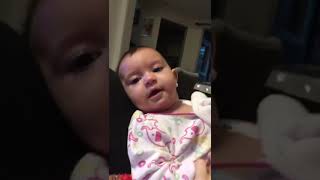 Raquel Brincando No Colo Da Mamãe