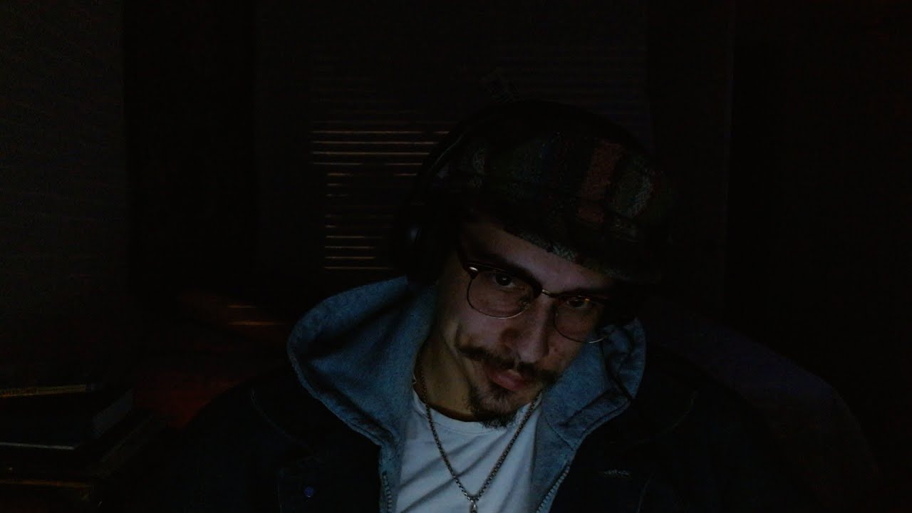 Amateur sings Karaoke