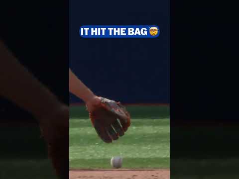 Gunnar Henderson had this ball played perfectly ... until the baseball had other plans 😳