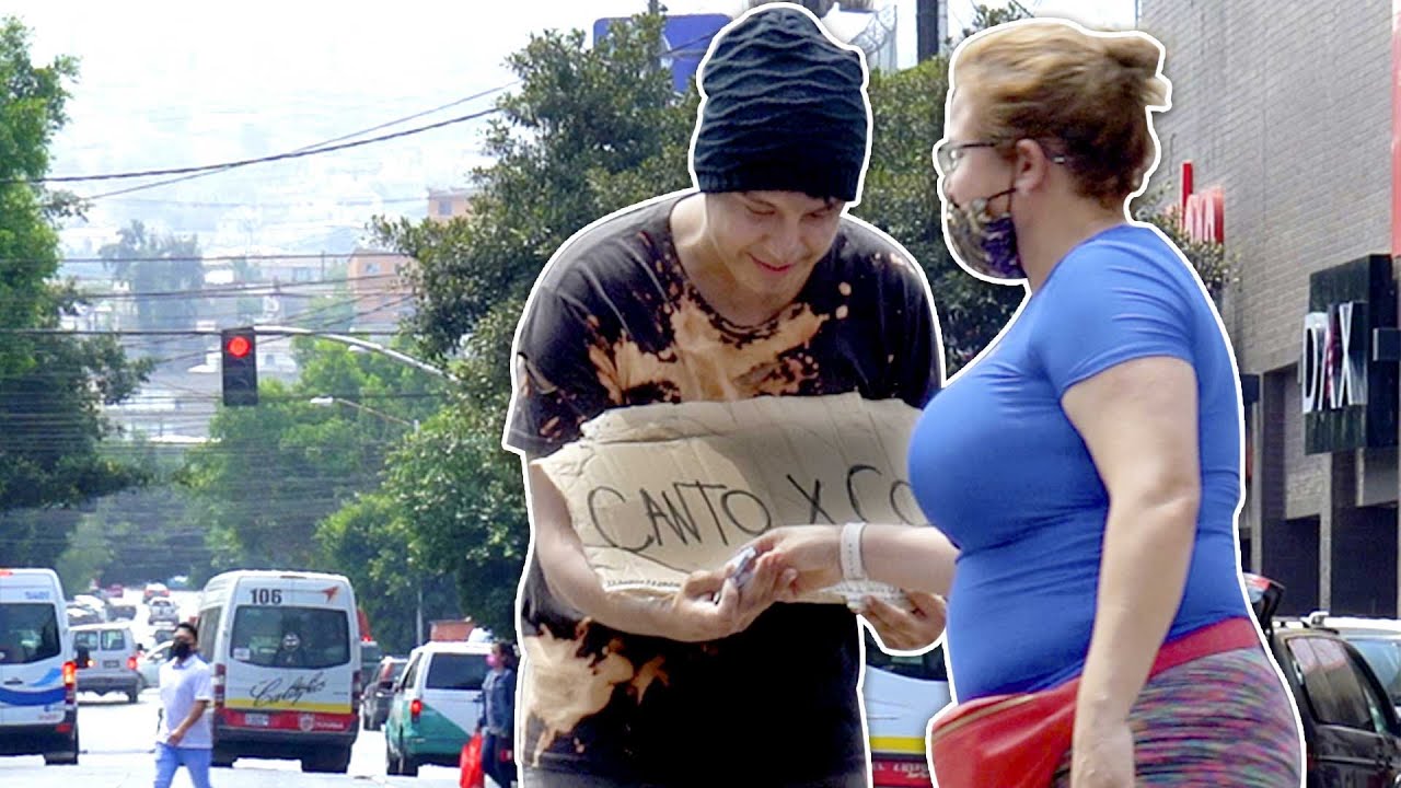 Indigente canta mejor que Christian Nodal