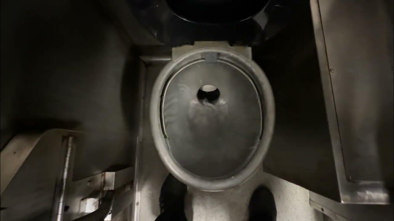🚽 Bathroom Tour Toilet on the Metra Train in Chicago YouTube
