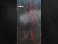 Etna, la lava sembra scomparire nel cratere: le spettacolari immagini dal drone
