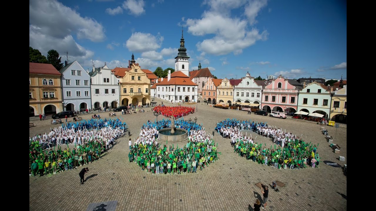 Největší číslice 800 z největšího počtu lidí (Pelhřimov, oslavy 800 let města)