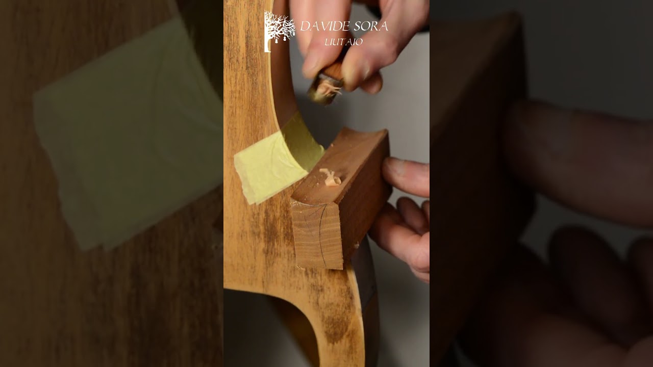 Taglio dei tasselli delle C di violoncello - Cutting the cello corner blocks