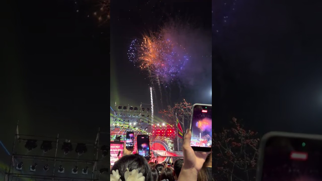 Màn pháo hoa khai mạc lễ hội đền trần tỉnh Hưng yên năm 2026