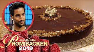 Sami Slimani backt seinen Schoko-Dattel-Kuchen 2/2 | Aufgabe | Das große Promibacken 2019 | SAT.1 TV Sami Slimani backt seinen Schoko-Dattel-Kuchen 2/2 | Aufgabe | Das große Promibacken 2019 | SAT.1 TV