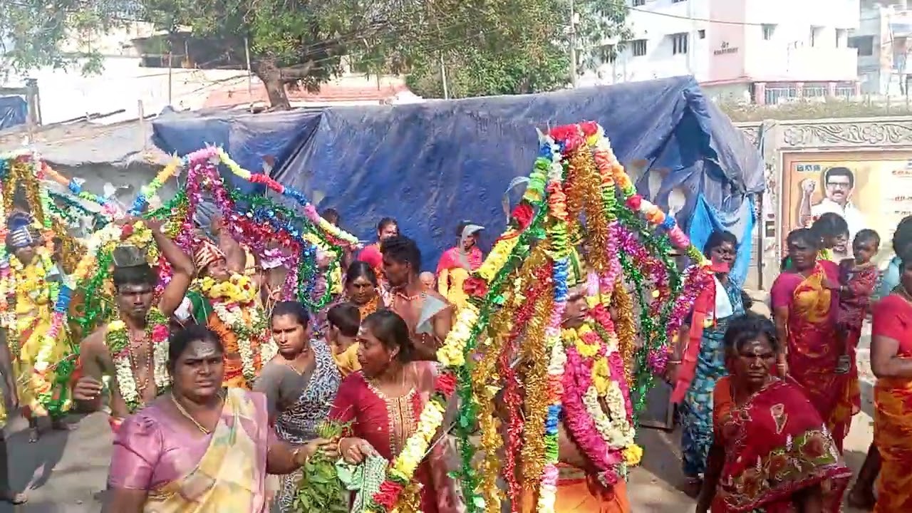 சமயபுரம் கோவில் அக்கினி சட்டி அழகு  குத்துதல் பால்குடம் தீர்த்த குடம் 🙏🙏🙏🙏