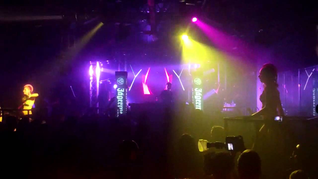 Paul Oakenfold w/ Gadgettes Inna & Alana (1/2)