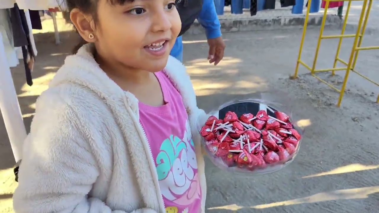 Nos fuimos al tianguis el día del amor y amistad//regalamos unos detalles 