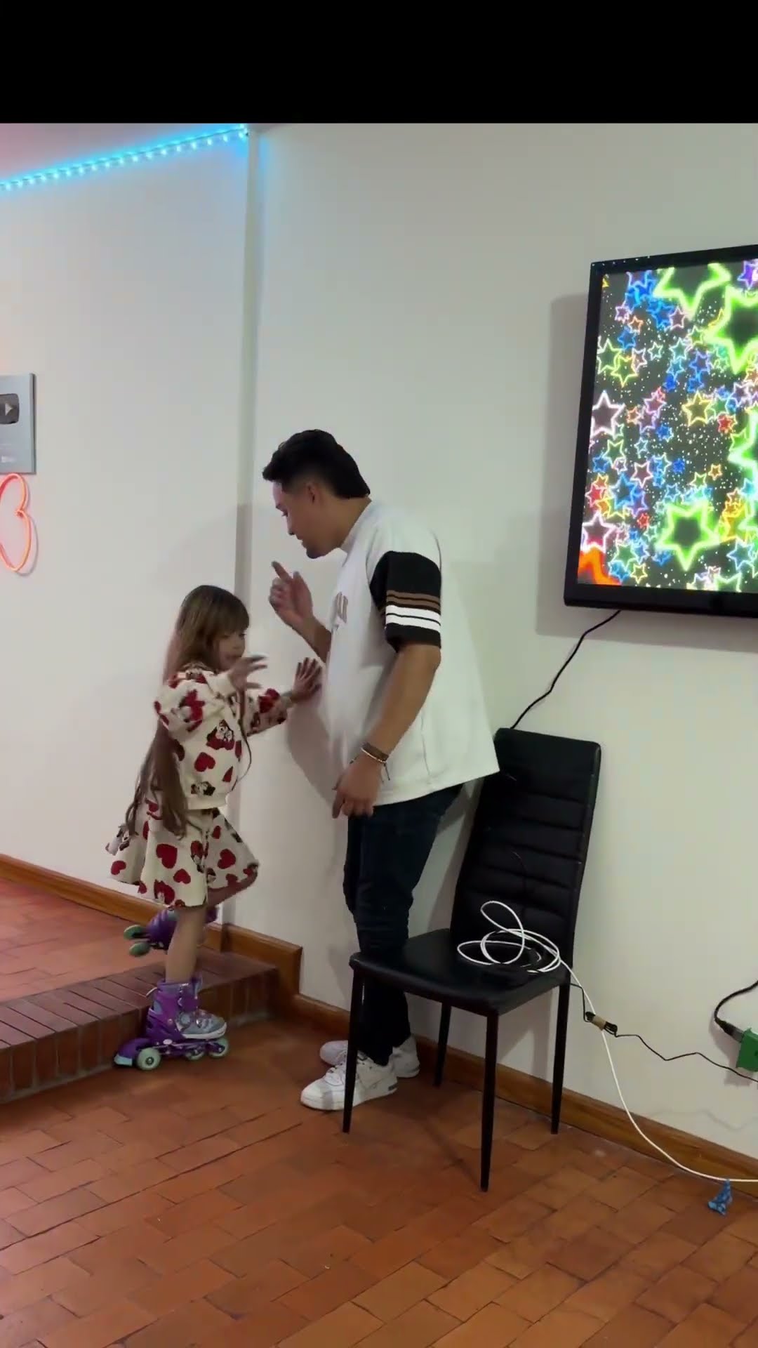 Kendall no corra con los patines te vas a caer #humor #cosasdefamilia #comedia #cosasdecasa