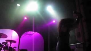 Sleigh Bells - &quot;A/B Machines&quot; live at the Metro