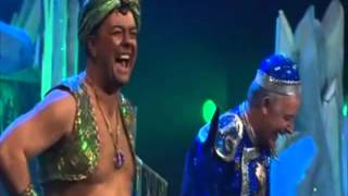 EXTRAS Bloopers: Les Dennis \& Ricky Gervais - Aladdin \& The Genie