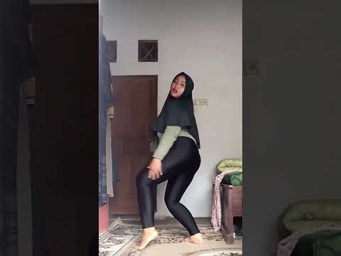 jilbab & Legging hitam goyang bokong🍑🤤