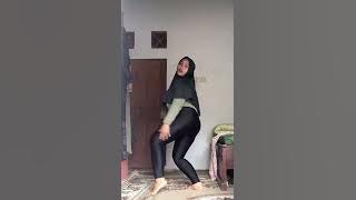 jilbab & Legging hitam goyang bokong🍑🤤