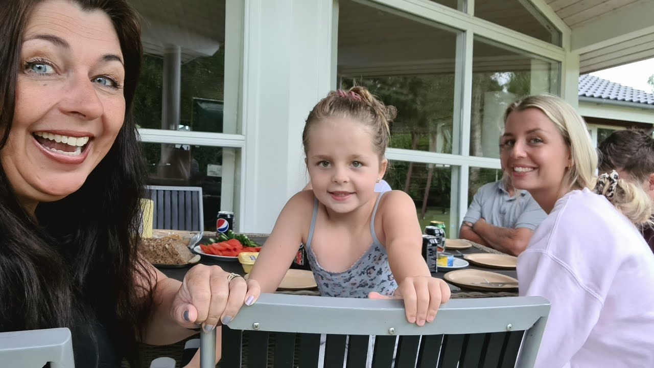 STINE, SIMONE & MARTIN KOM NED I SOMMERHUSET TIL OS🏡🥰