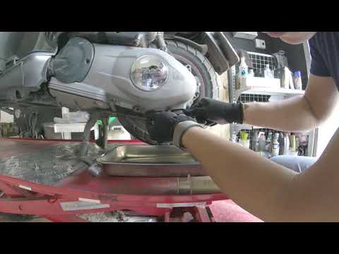 Video Hướng dẫn thay nhớt lap Vespa 3V - iGet - youtube
